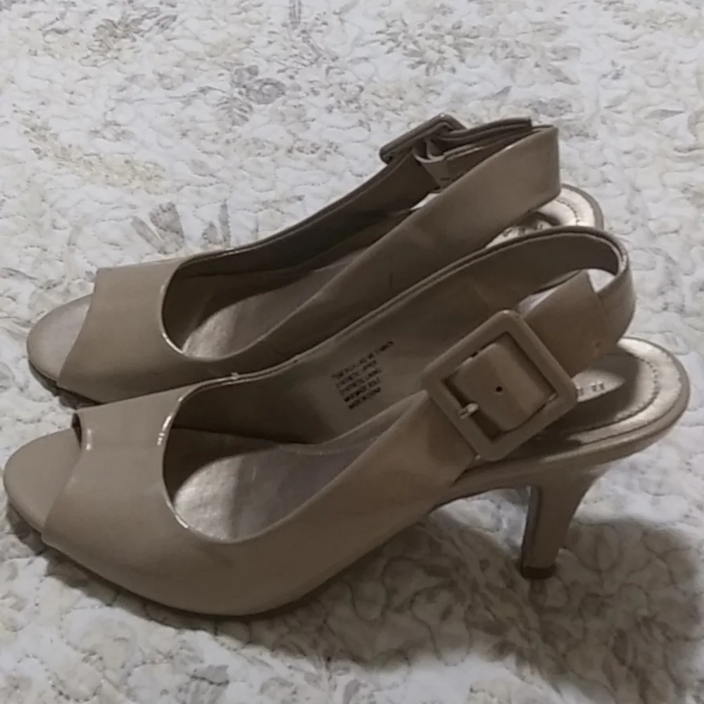 Women high heel shoe by Kenneth Cole 71/2 - Picture 2 of 9